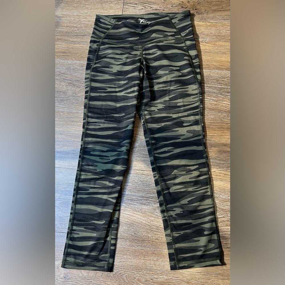 2/$25 3/$35 OLD NAVY ACTIVE GO-DRY size S - Picture 1 of 3